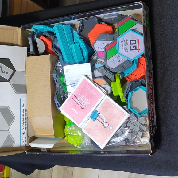 Monopoly U-Build Board Game Like New! - Picture 2 of 3